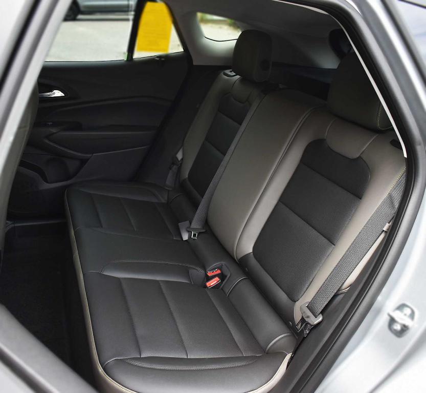 new 2025 Chevrolet Trax car, priced at $24,985