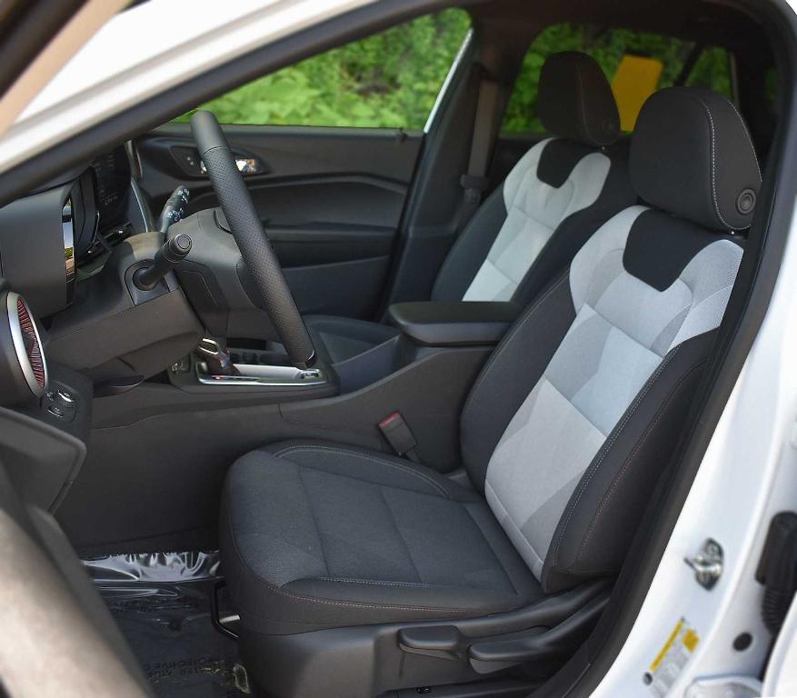 new 2025 Chevrolet Trax car, priced at $22,490