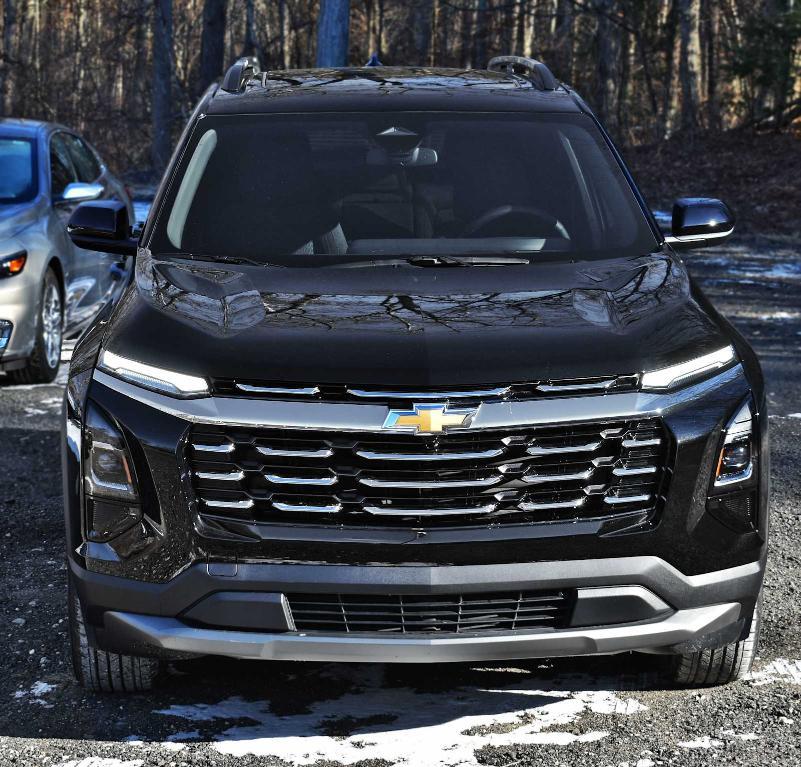 new 2025 Chevrolet Equinox car, priced at $30,490