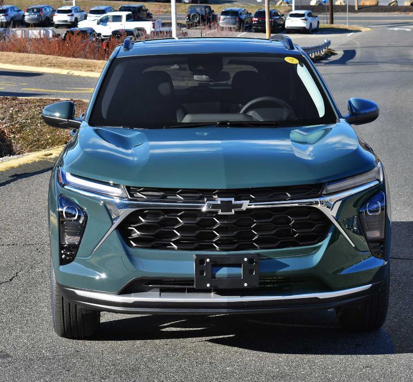 new 2025 Chevrolet Trax car, priced at $25,130