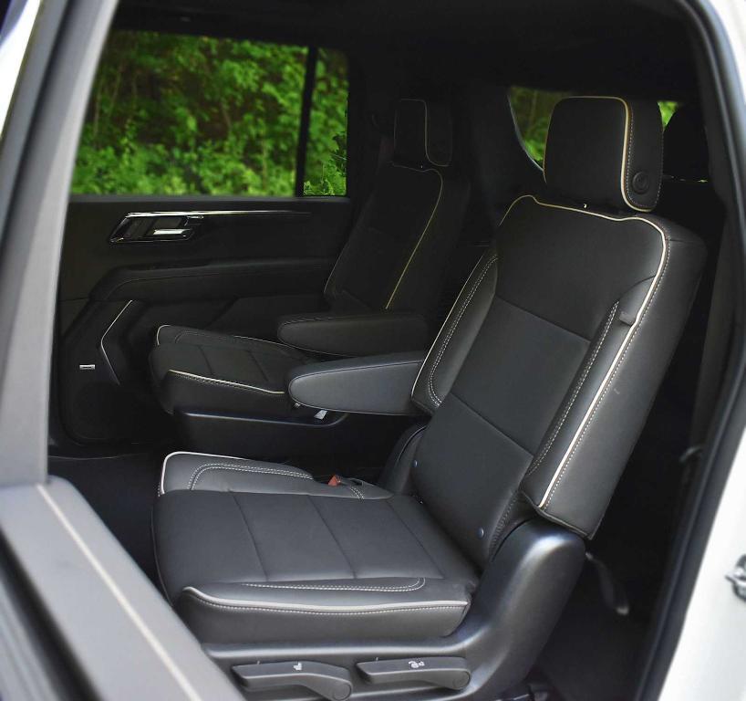 new 2025 Chevrolet Suburban car, priced at $81,195