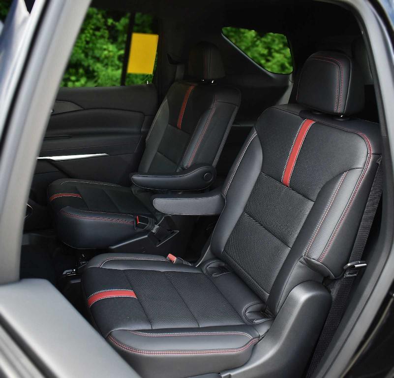 new 2025 Chevrolet Traverse car, priced at $55,040