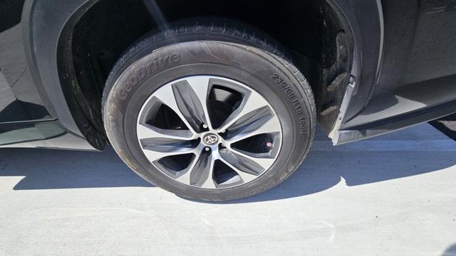 used 2023 Toyota Highlander car, priced at $35,998