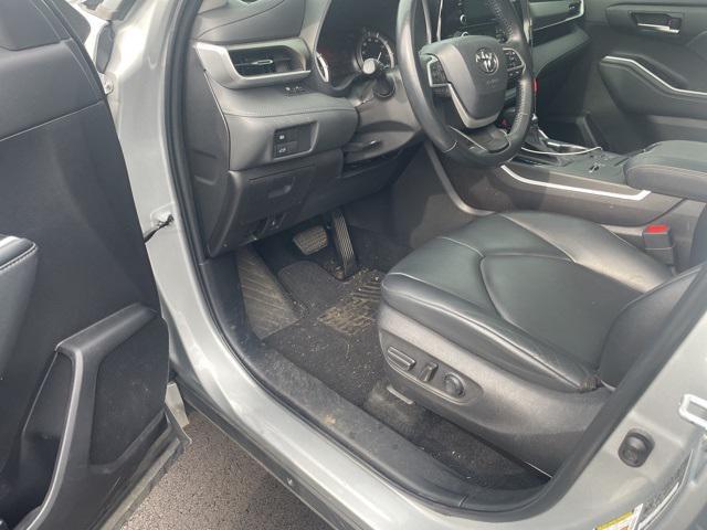 used 2022 Toyota Highlander car, priced at $36,500