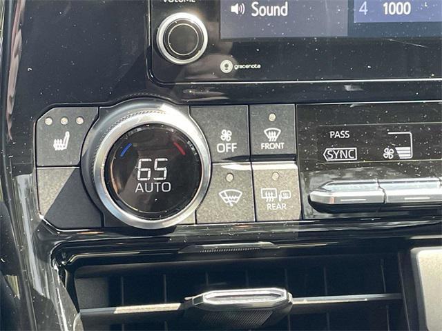 used 2022 Toyota Highlander car, priced at $36,500
