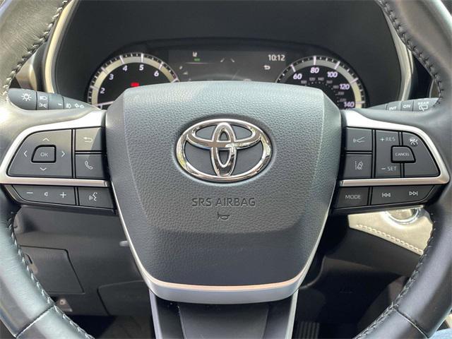 used 2022 Toyota Highlander car, priced at $36,500