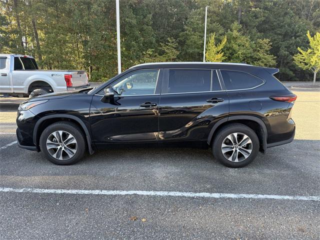 used 2024 Toyota Highlander car, priced at $39,995
