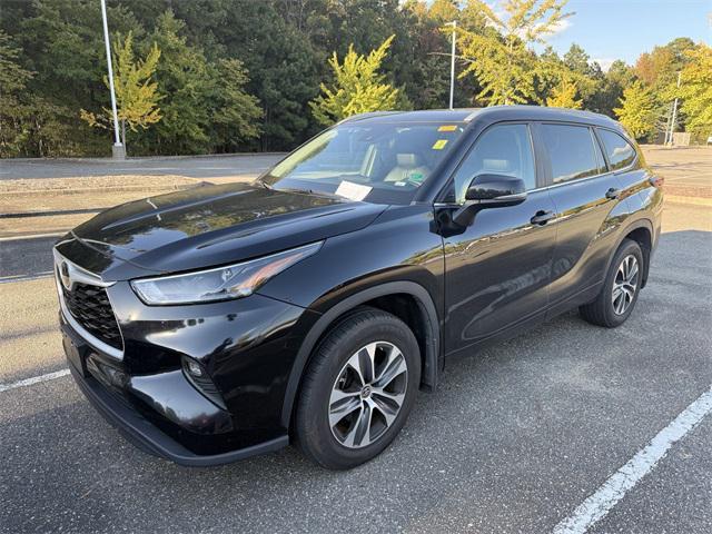 used 2024 Toyota Highlander car, priced at $39,995
