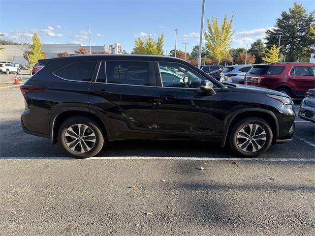 used 2024 Toyota Highlander car, priced at $39,995