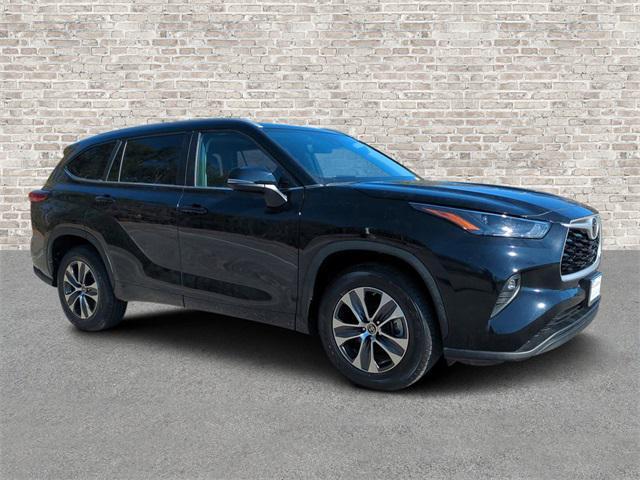 used 2023 Toyota Highlander car, priced at $41,699