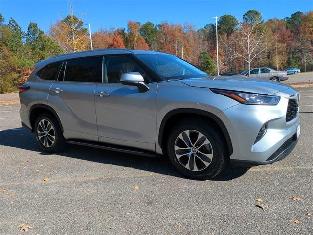 used 2020 Toyota Highlander car, priced at $28,115