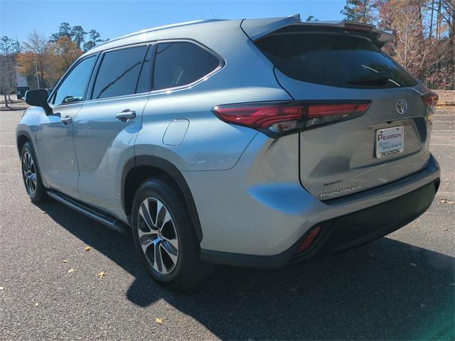 used 2020 Toyota Highlander car, priced at $28,115