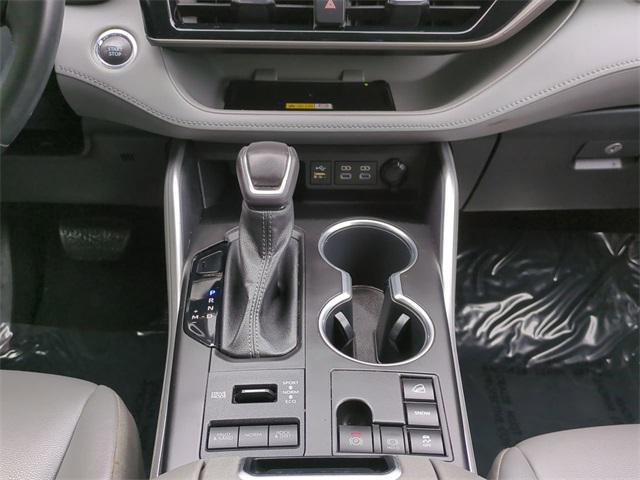 used 2023 Toyota Highlander car, priced at $39,995