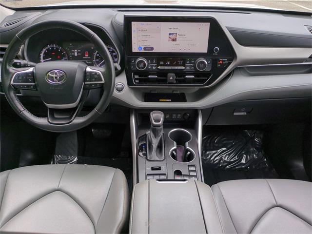 used 2023 Toyota Highlander car, priced at $39,995