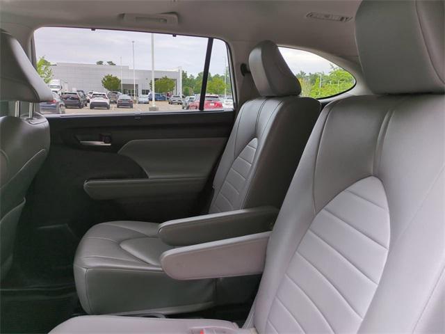 used 2023 Toyota Highlander car, priced at $39,995