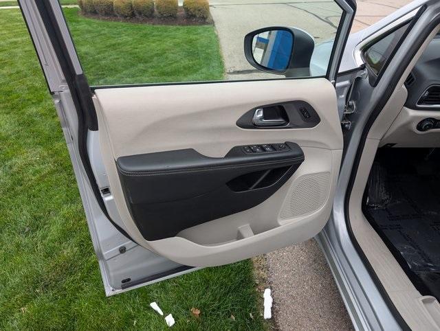 used 2023 Chrysler Pacifica car, priced at $23,052