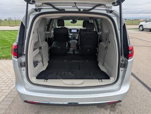 used 2023 Chrysler Pacifica car, priced at $23,052