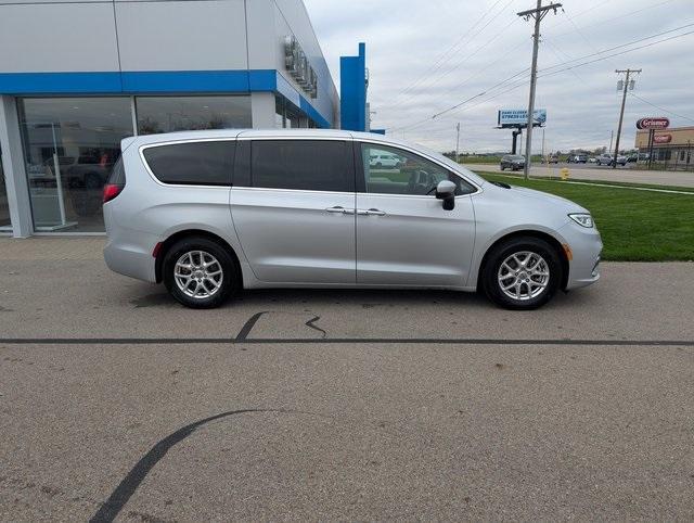 used 2023 Chrysler Pacifica car, priced at $23,052