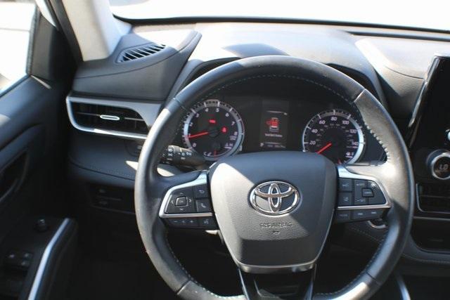 used 2021 Toyota Highlander car, priced at $34,231