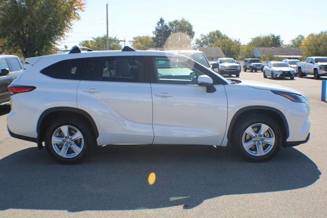 used 2021 Toyota Highlander car, priced at $34,231