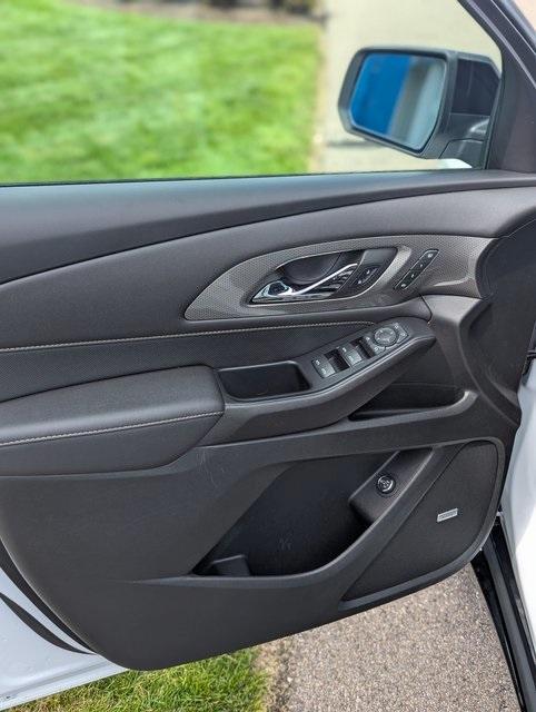 used 2022 Chevrolet Traverse car, priced at $24,764