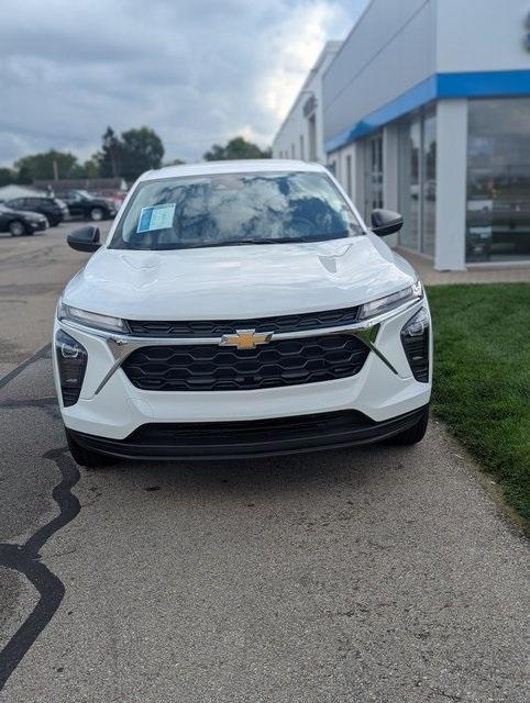 used 2025 Chevrolet Trax car, priced at $21,041