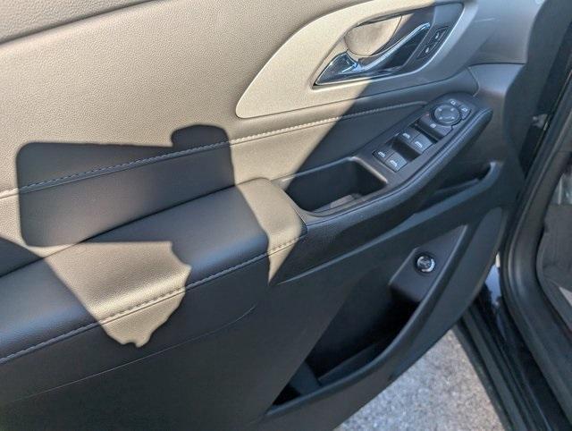 used 2022 Chevrolet Traverse car, priced at $28,103