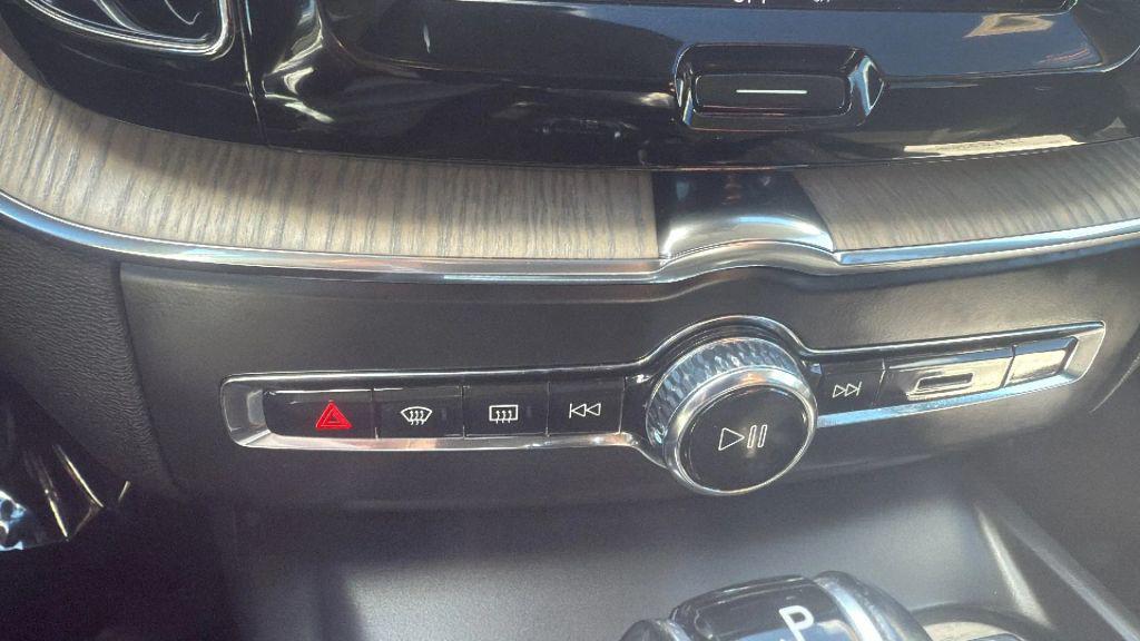 used 2021 Volvo XC60 car, priced at $28,495