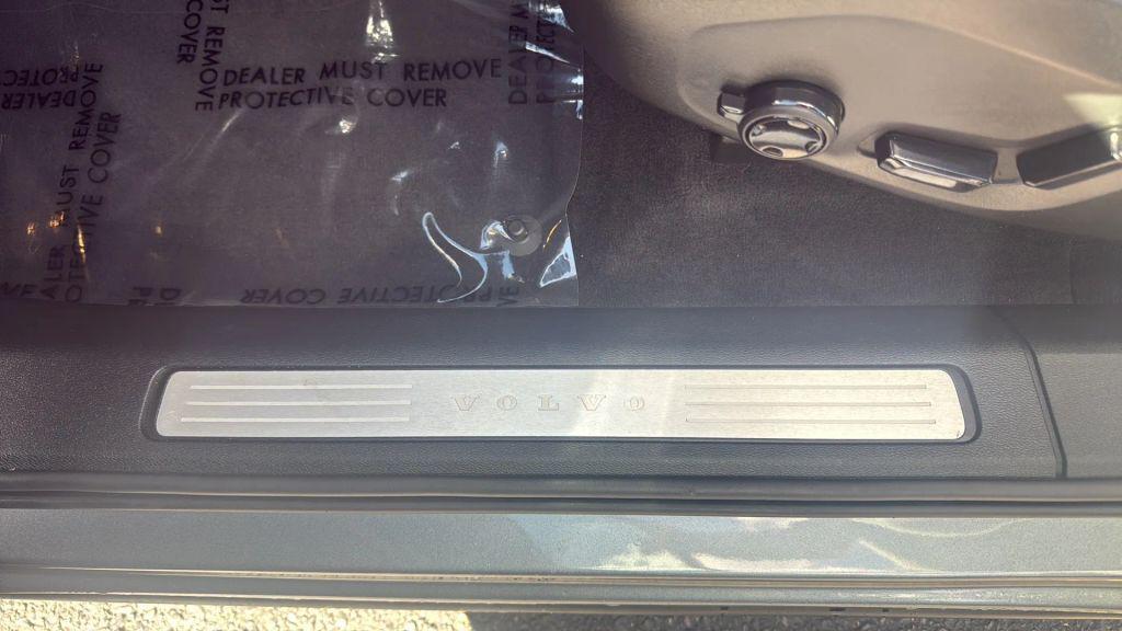 used 2021 Volvo XC60 car, priced at $28,495