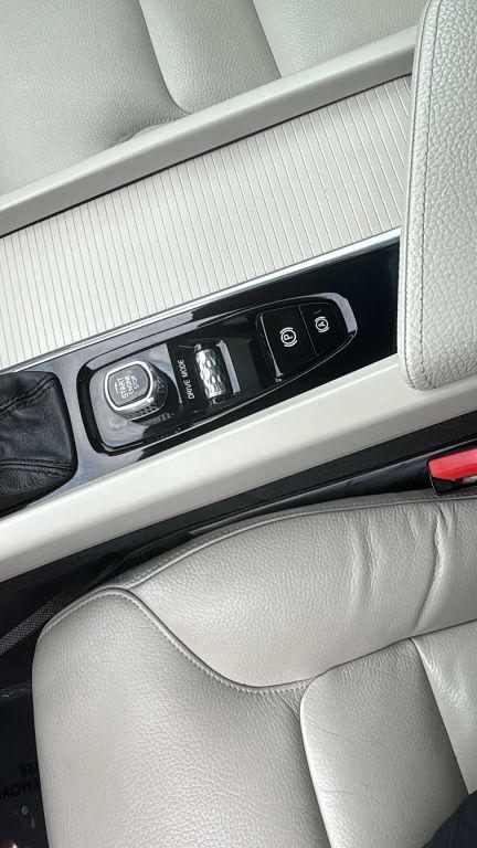 used 2018 Volvo XC60 car, priced at $21,995