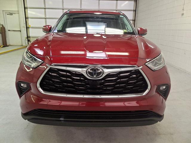 used 2020 Toyota Highlander car, priced at $31,000