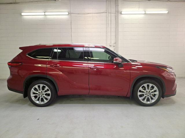 used 2020 Toyota Highlander car, priced at $31,000
