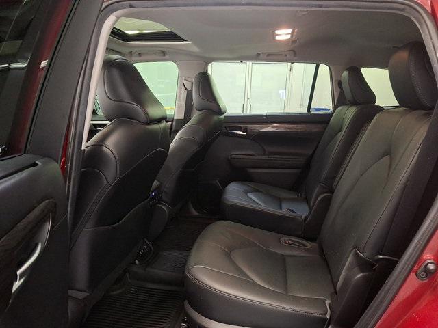 used 2020 Toyota Highlander car, priced at $31,000