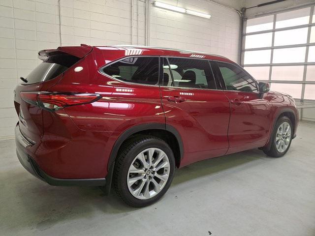 used 2020 Toyota Highlander car, priced at $31,000