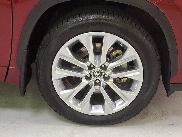 used 2020 Toyota Highlander car, priced at $31,000