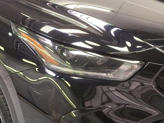 used 2021 Toyota Highlander car, priced at $35,400