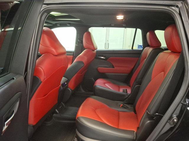 used 2021 Toyota Highlander car, priced at $35,400