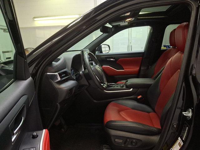 used 2021 Toyota Highlander car, priced at $35,400
