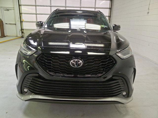 used 2021 Toyota Highlander car, priced at $35,400