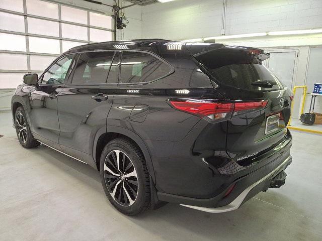 used 2021 Toyota Highlander car, priced at $35,400