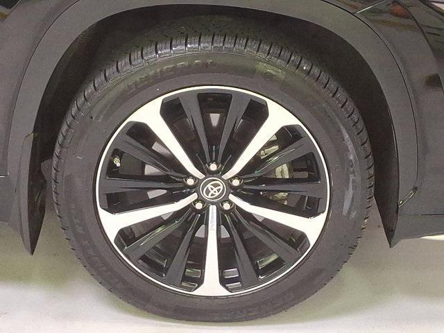 used 2021 Toyota Highlander car, priced at $35,400