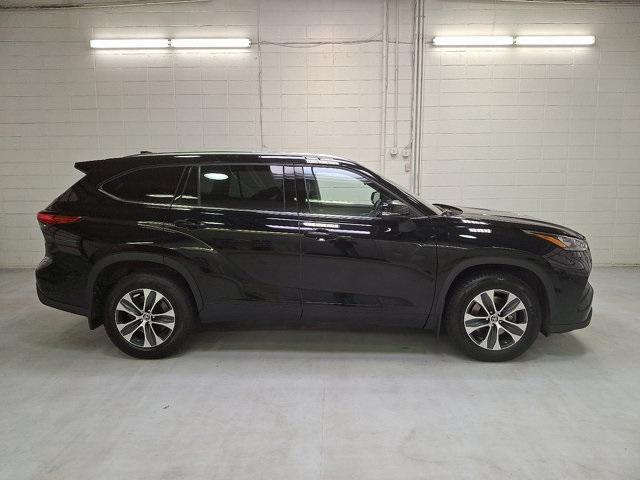used 2020 Toyota Highlander car, priced at $30,500