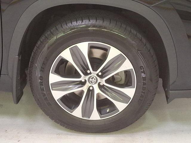 used 2020 Toyota Highlander car, priced at $30,500