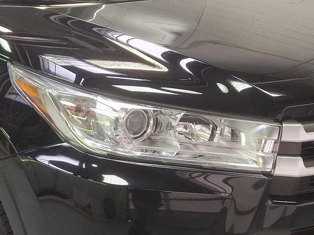 used 2019 Toyota Highlander car, priced at $23,800