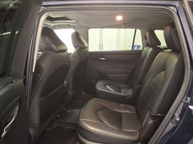 used 2021 Toyota Highlander car, priced at $31,600
