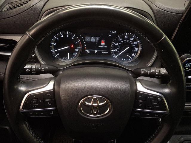 used 2021 Toyota Highlander car, priced at $31,600
