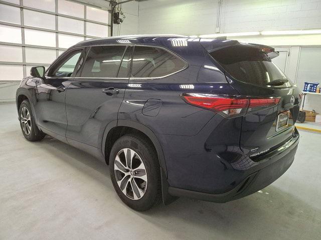 used 2021 Toyota Highlander car, priced at $31,600