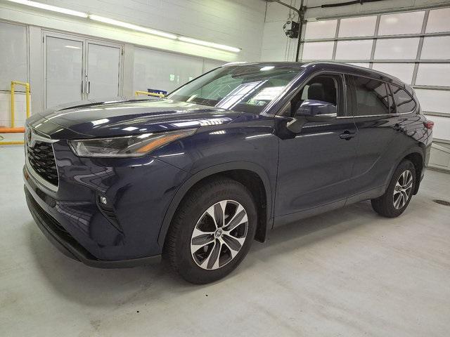 used 2021 Toyota Highlander car, priced at $31,600