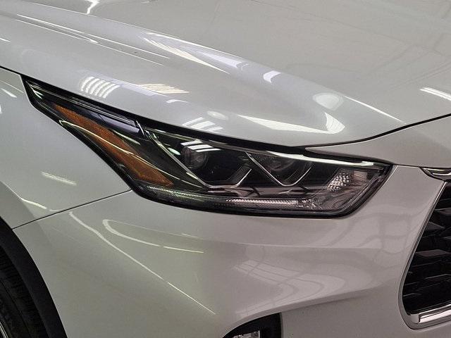used 2023 Toyota Highlander car, priced at $33,800