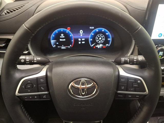 used 2023 Toyota Highlander car, priced at $33,800